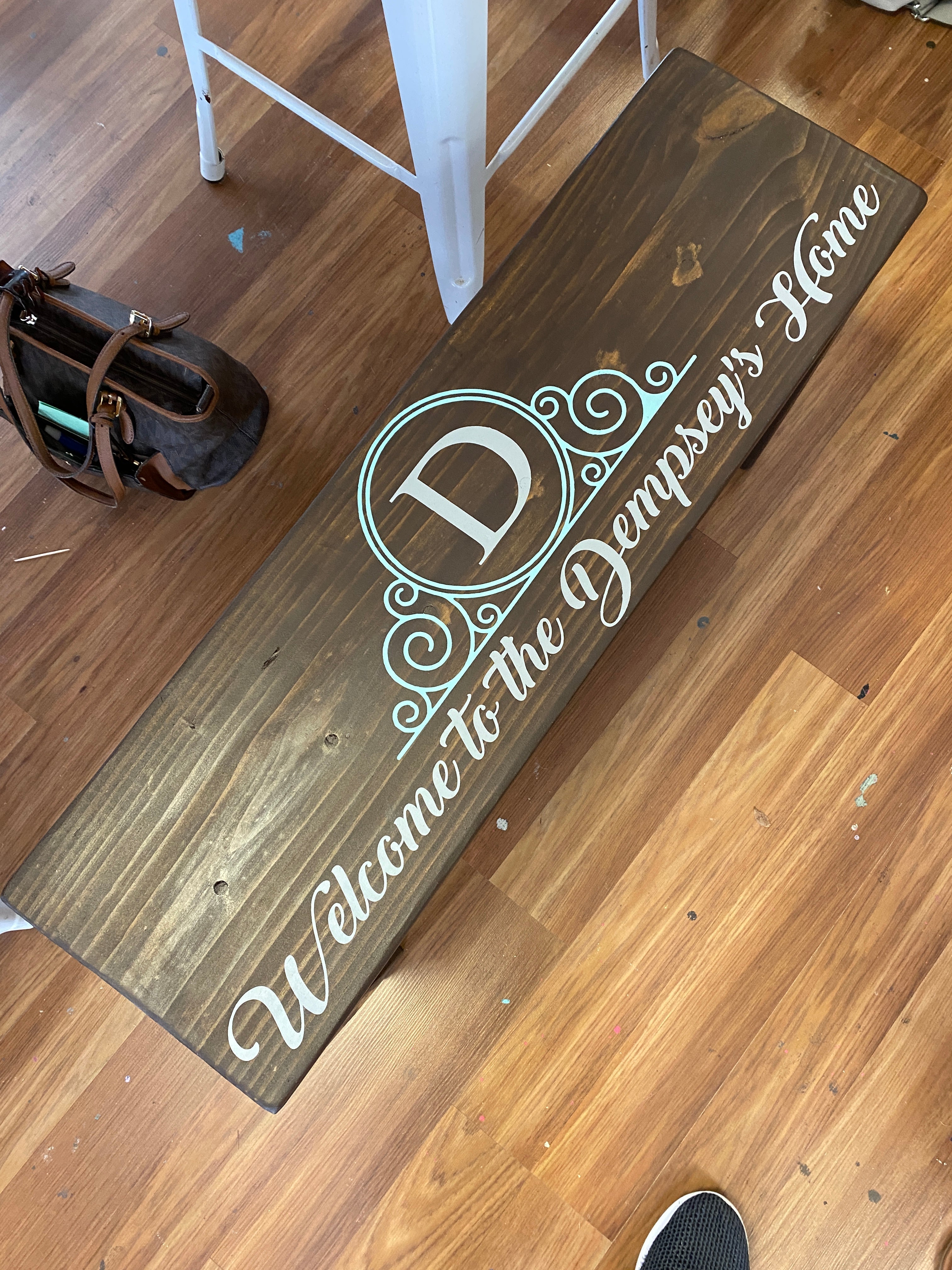 TEAM BUILDING FARMHOUSE BENCHES