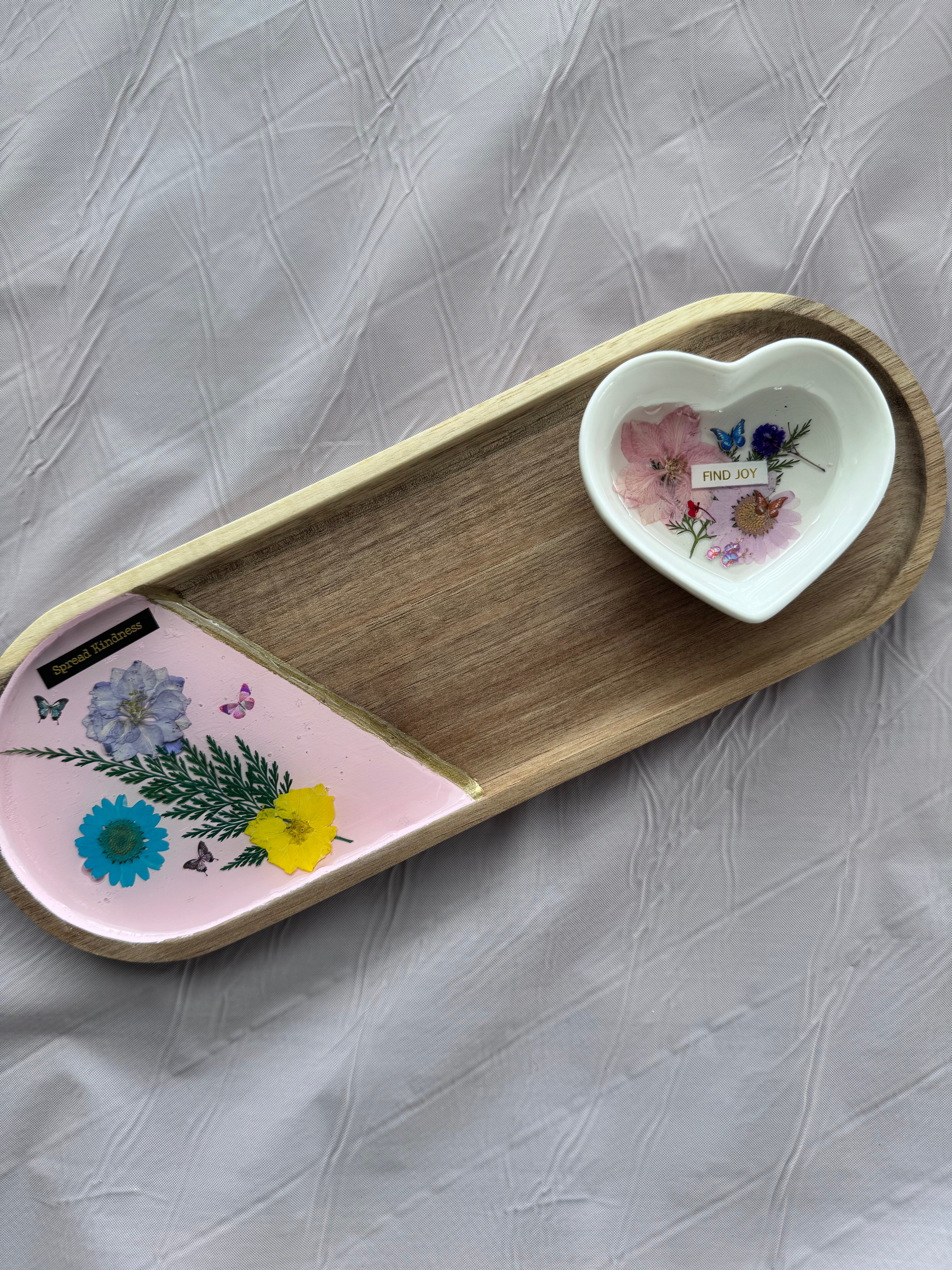 TRINKETS & TRAYS