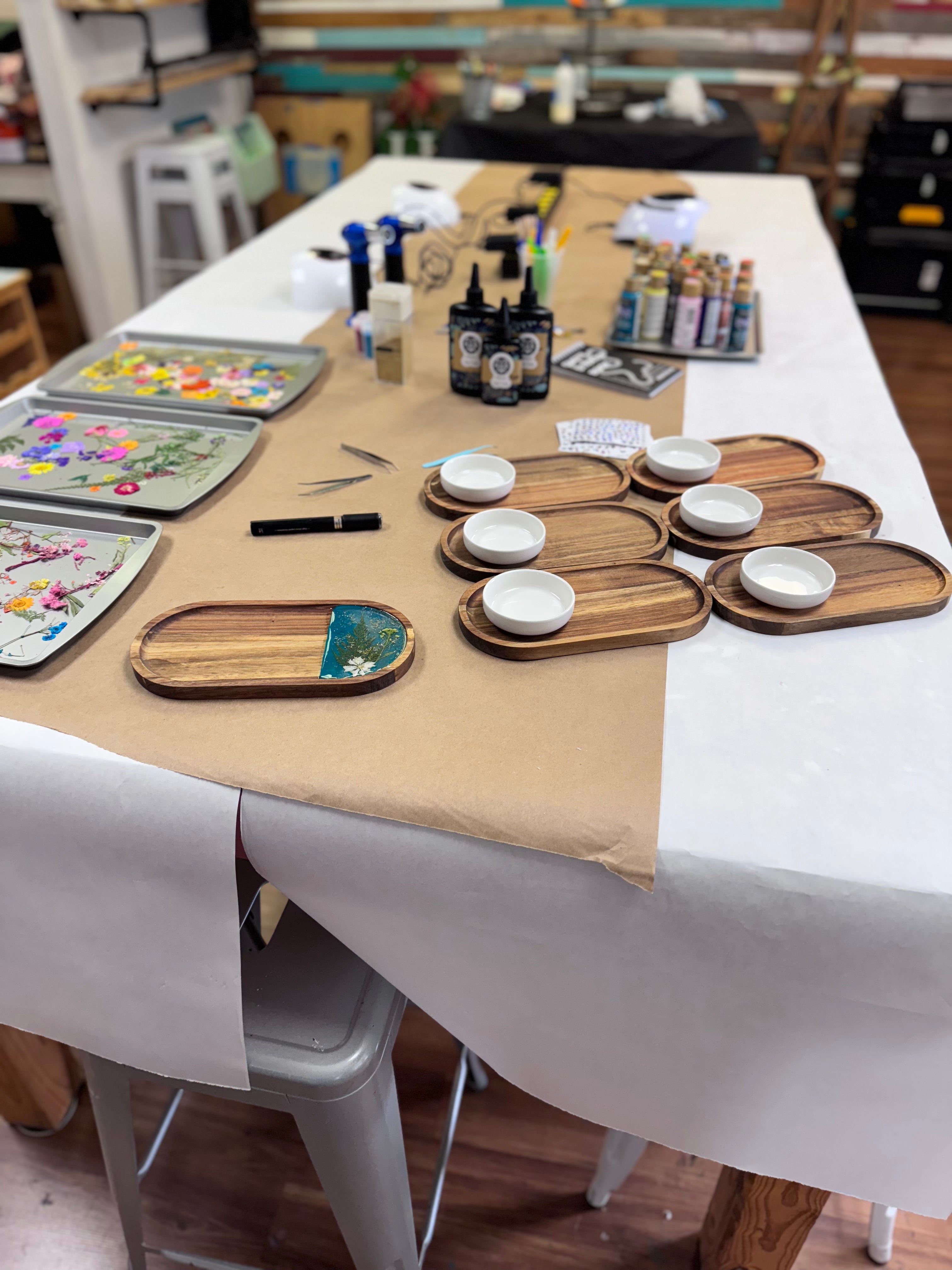 TRINKETS & TRAYS