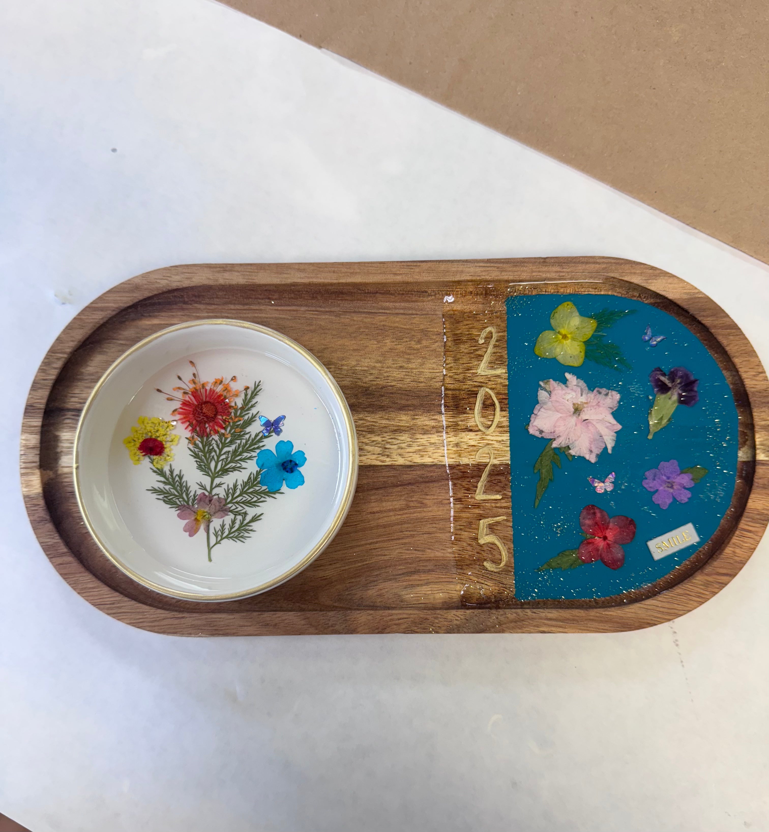 TRINKETS & TRAYS