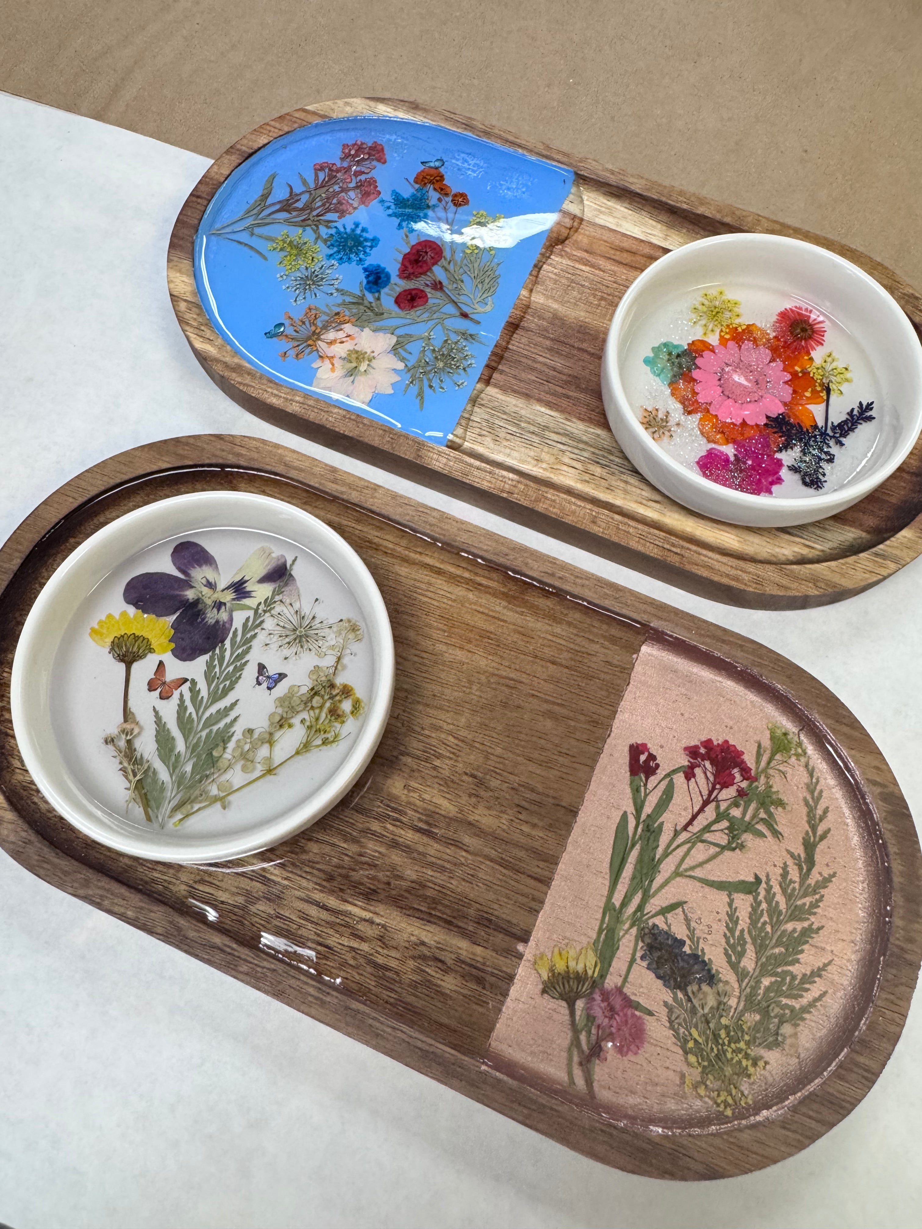 TRINKETS & TRAYS