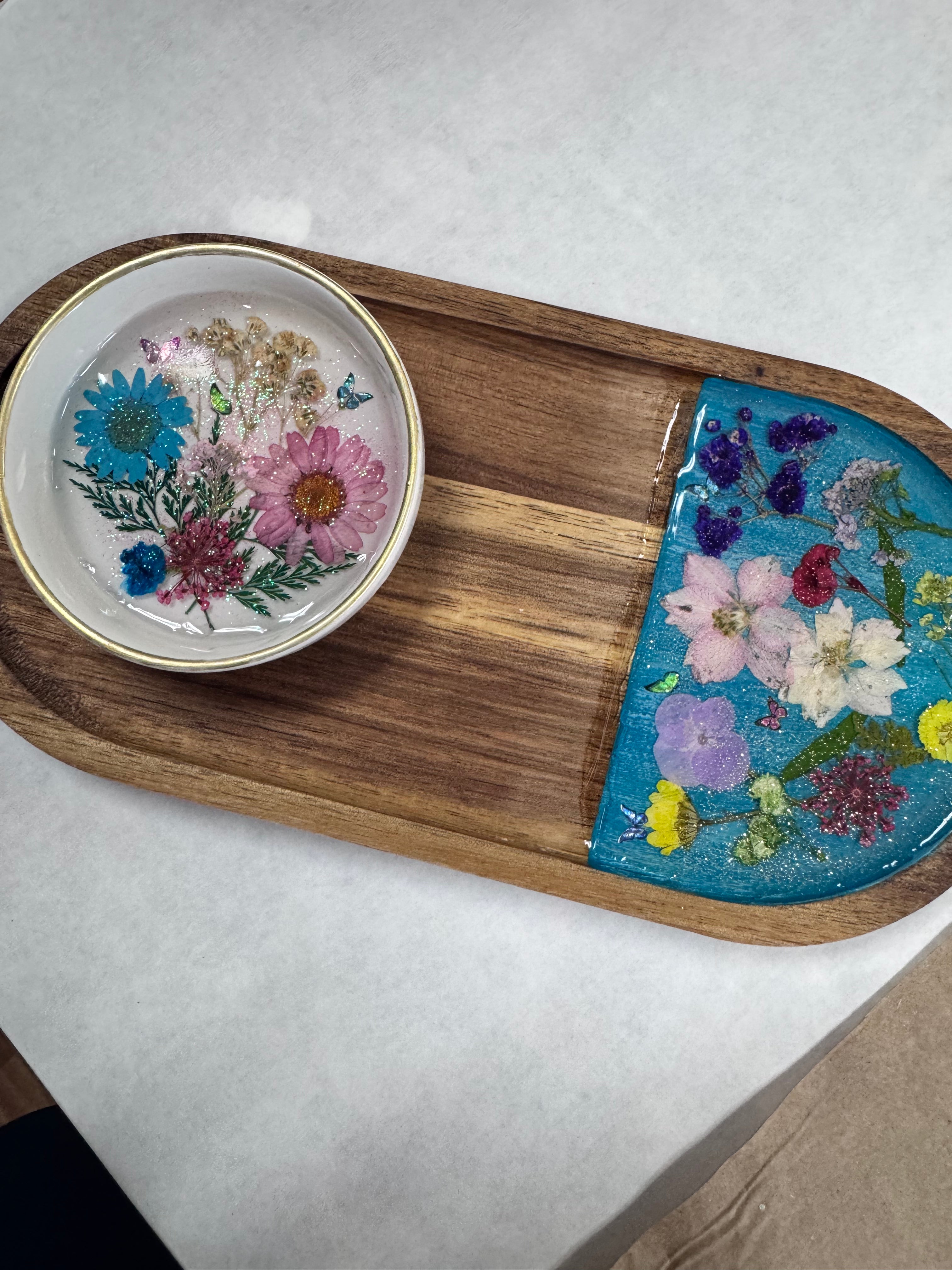 TRINKETS & TRAYS